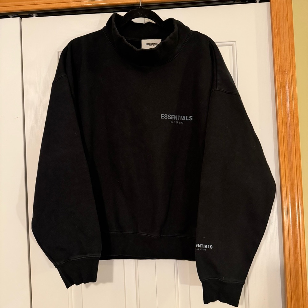 ESSENTIALS- Fear of God Mock Neck Sweatshirt. Men’s size M.